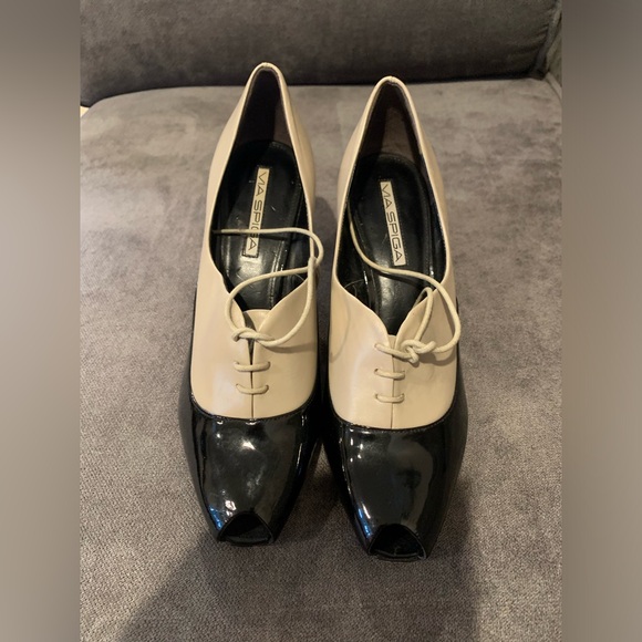 Via Spiga Shoes - Via Spiga Tan & Black Leather Heels, size 7.5